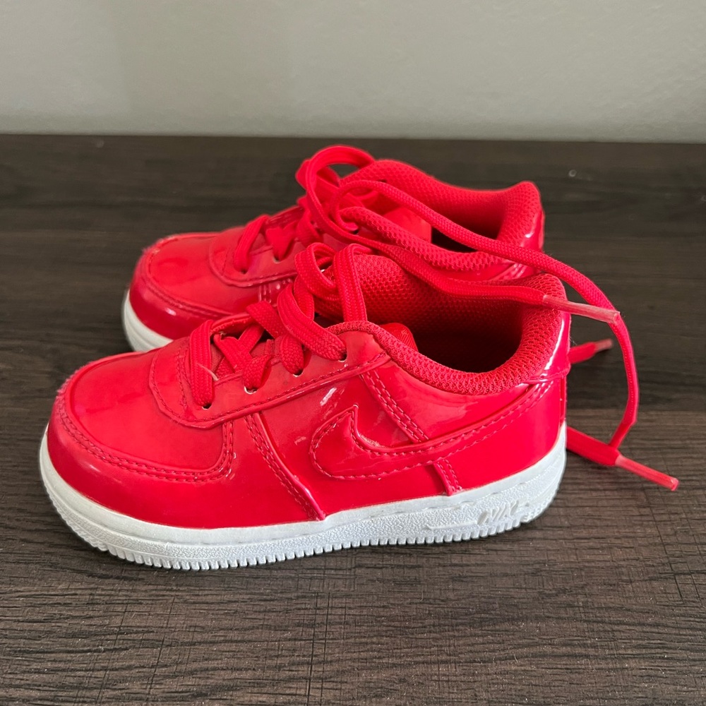 Nike tennis shoes